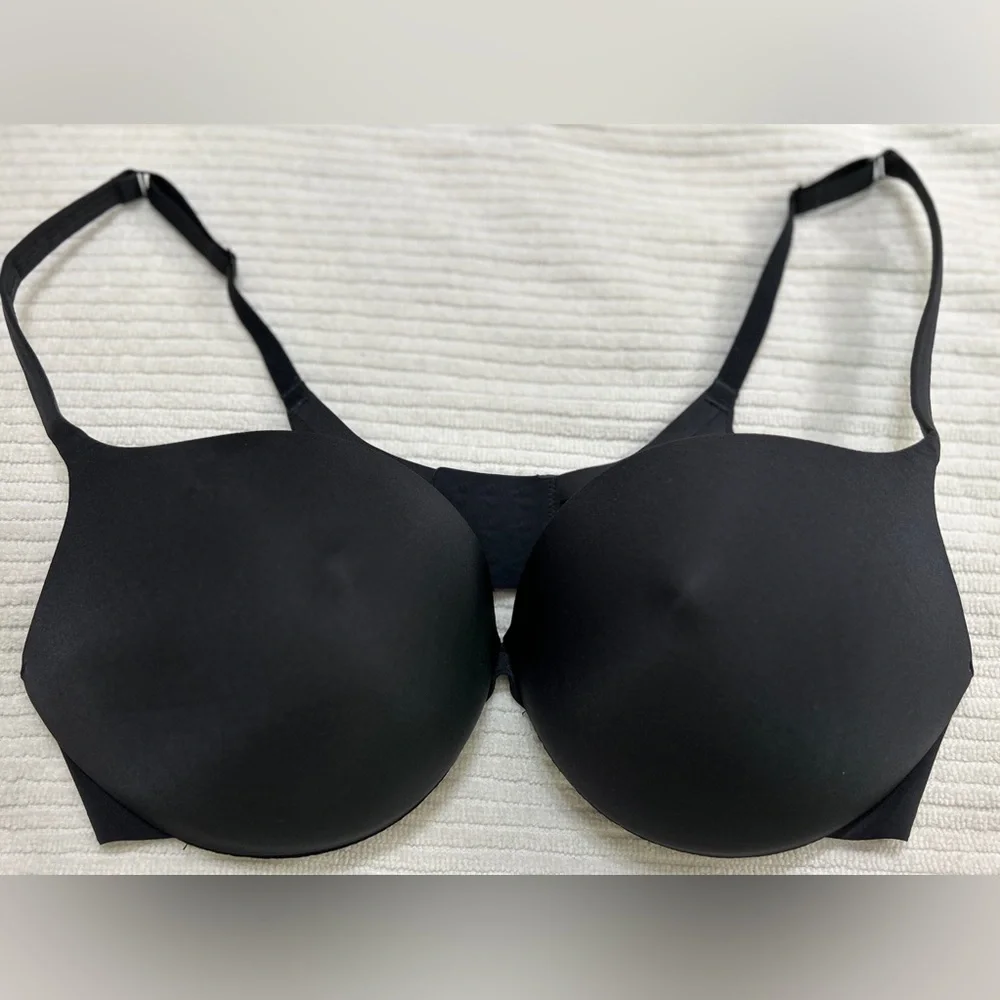 SKIMS Black Seamless T-Shirt Bra with Adjustable Straps - Picture 2 of 9